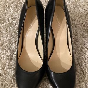 Nine West Size 7 Black Pumps